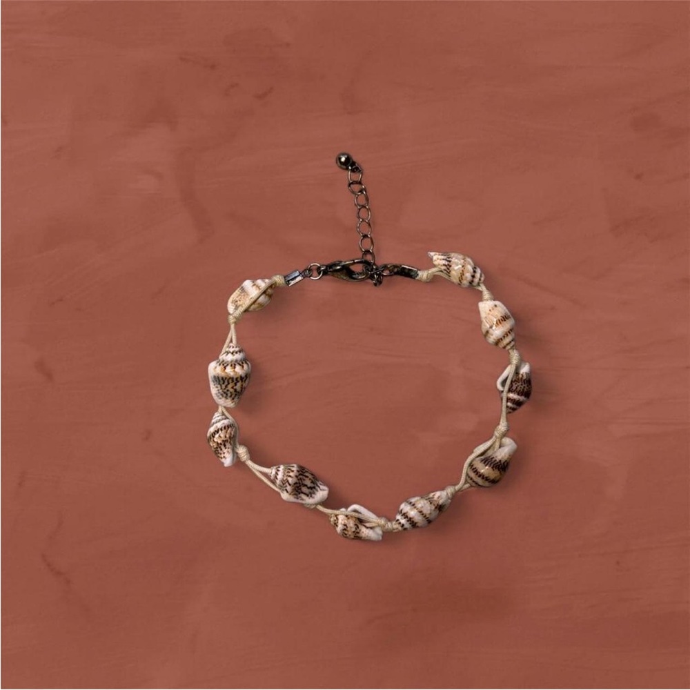 SHELL BRACELET